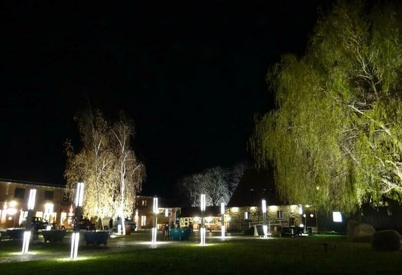 فندق Und Restaurant Am Peenetal