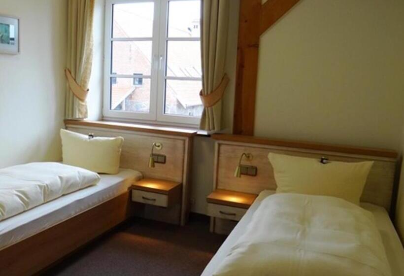 فندق Und Restaurant Am Peenetal