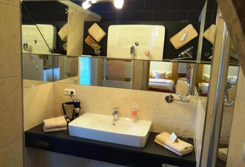 فندق Und Restaurant Am Peenetal