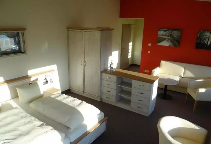 Hotelli Und Restaurant Am Peenetal