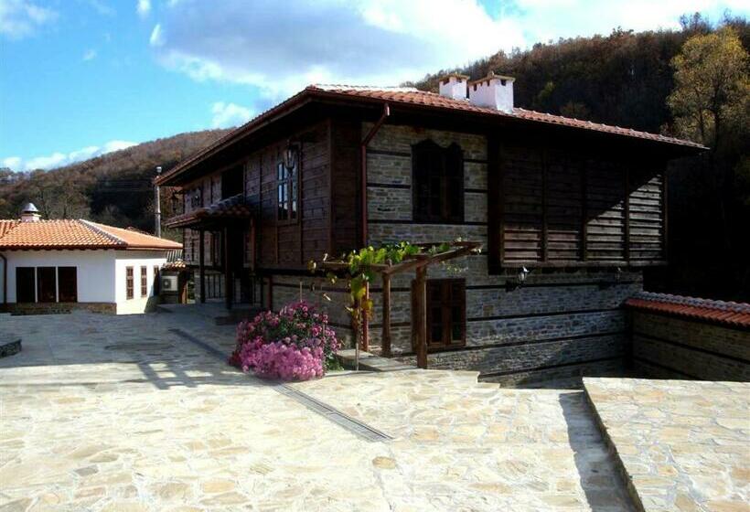 פנסיון Voevodski Eco Complex