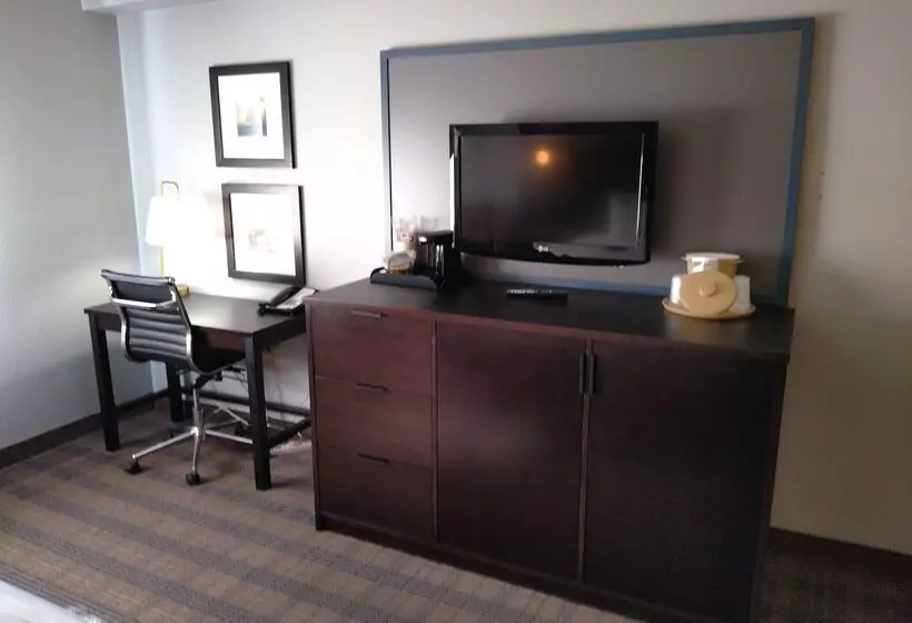 Отель Americinn By Wyndham Peoria