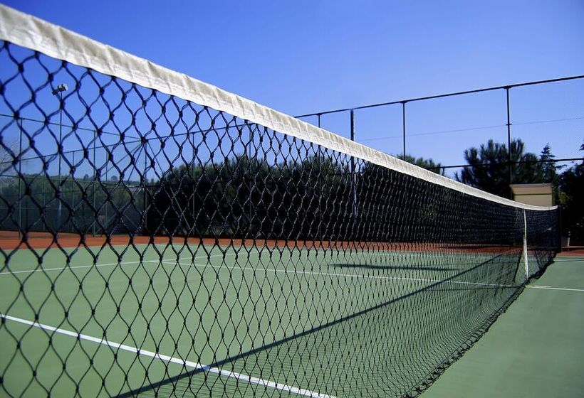 בית מלון כפרי Ballina Beach Resort