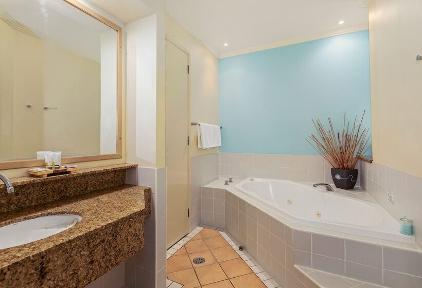 בית מלון כפרי Ballina Beach Resort