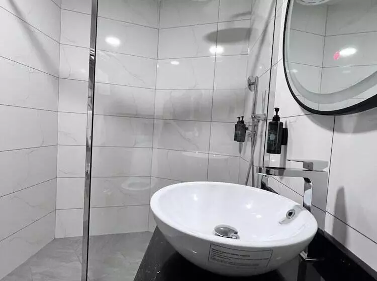 هتل Howard Johnson Bur Dubai