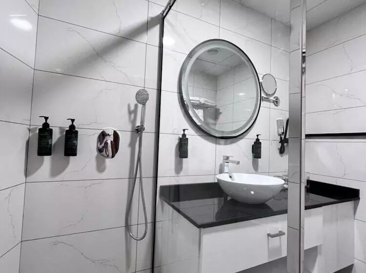 هتل Howard Johnson Bur Dubai