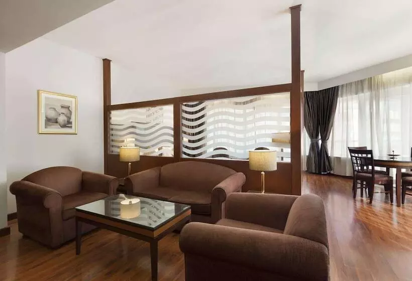 هتل Howard Johnson Bur Dubai