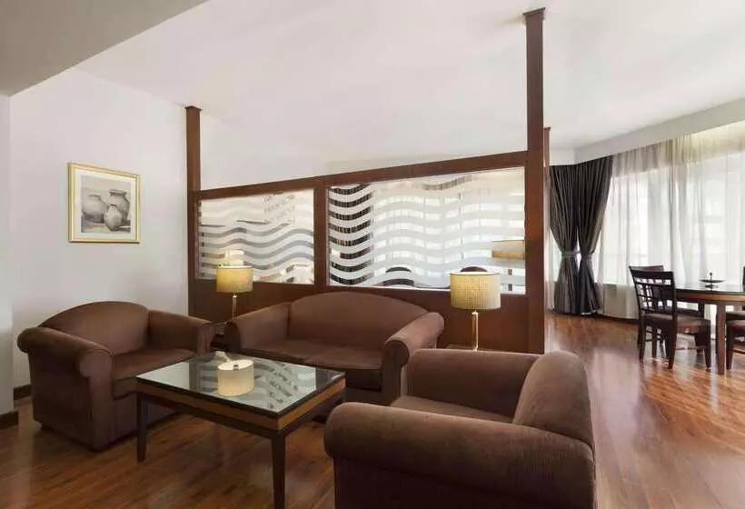 Отель Howard Johnson Bur Dubai