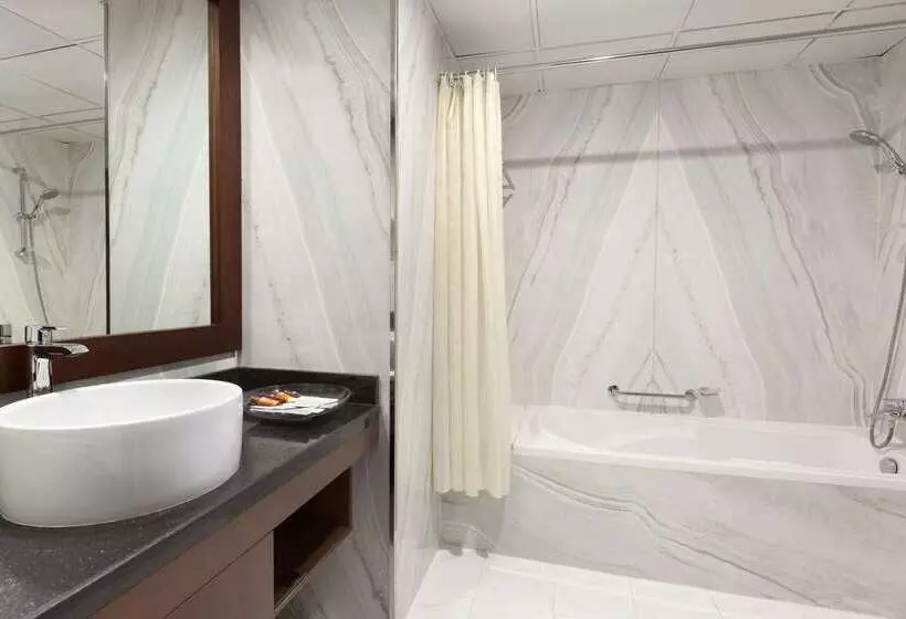 Отель Howard Johnson Bur Dubai