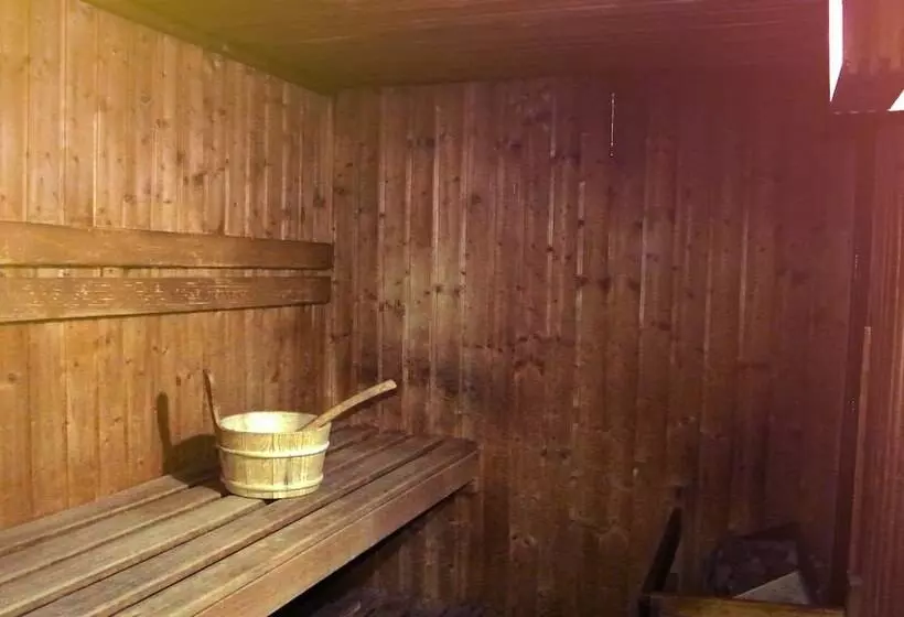 Отель Howard Johnson Bur Dubai