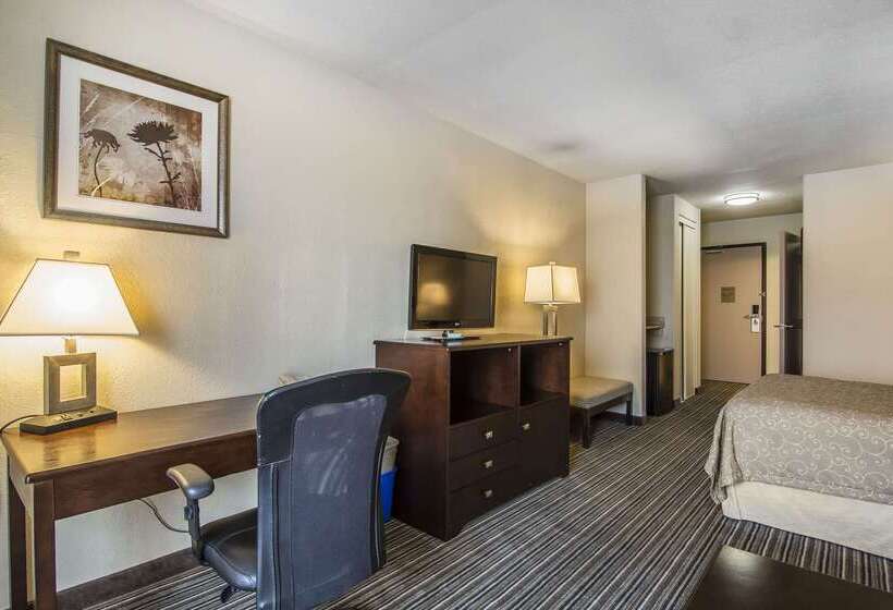 هتل Quality Inn & Suites Yorkton