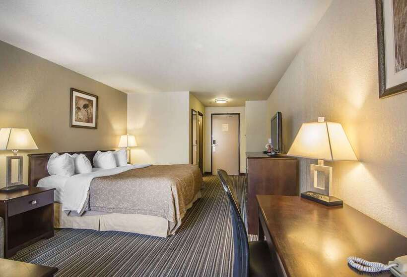 هتل Quality Inn & Suites Yorkton