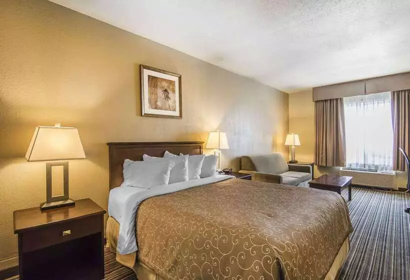 Отель Quality Inn & Suites Yorkton