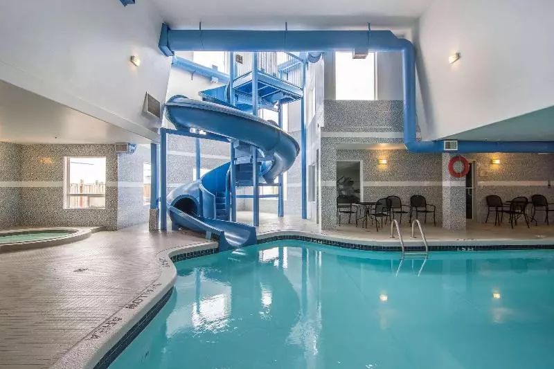 Отель Quality Inn & Suites Yorkton