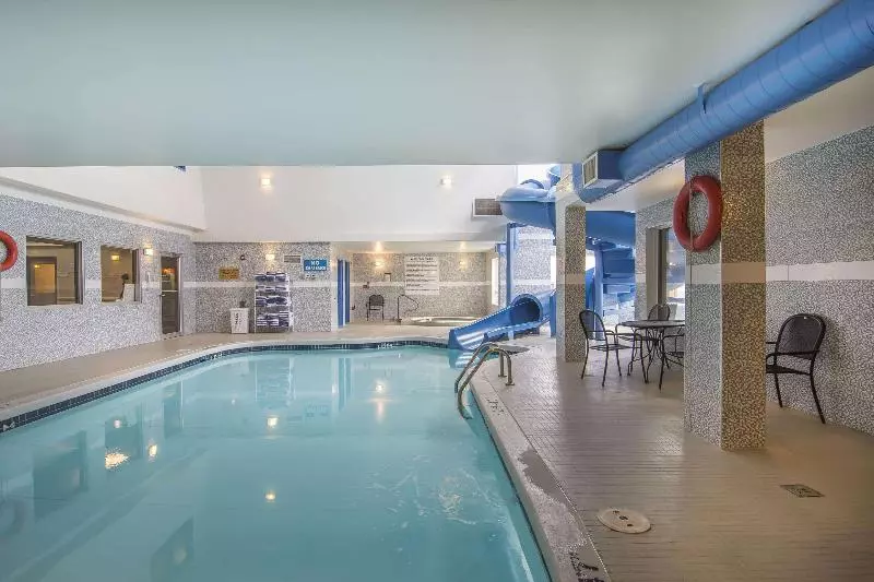 Отель Quality Inn & Suites Yorkton