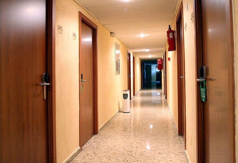 호텔 tent Torremolinos