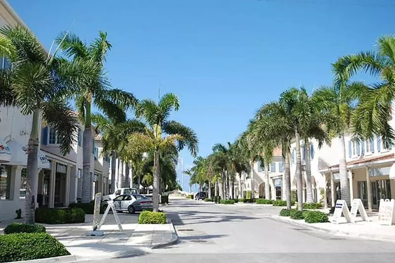 هتل The Inn At Grace Bay