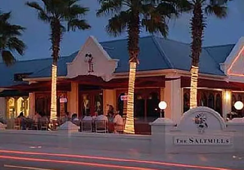 هتل The Inn At Grace Bay