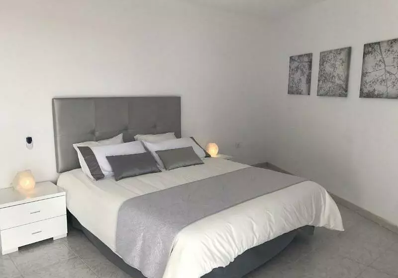 Отель Torres de Yomely