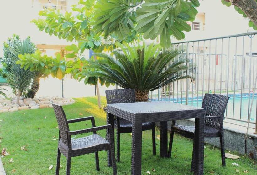 Al Jar Resort   Families Only