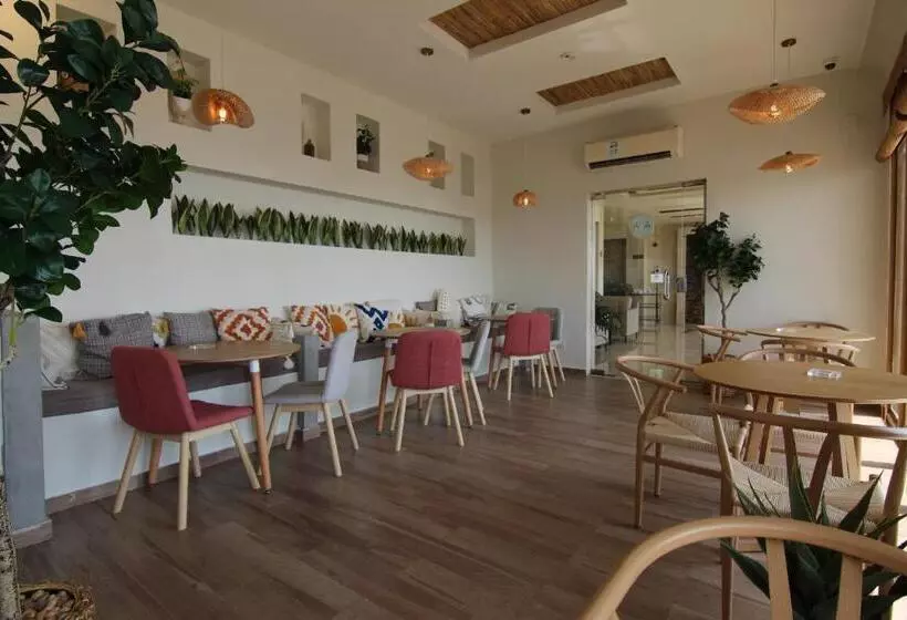 Al Jar Resort   Families Only