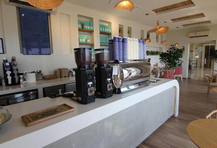 Al Jar Resort   Families Only