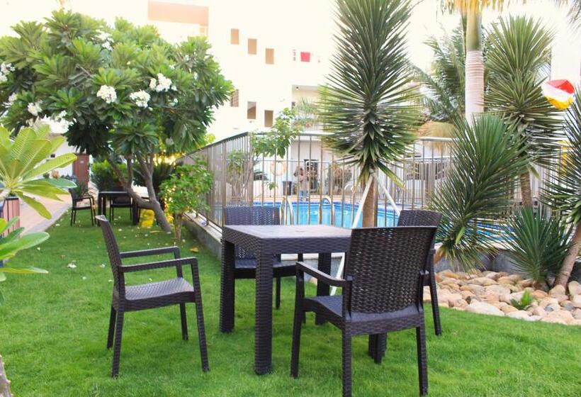 Al Jar Resort   Families Only