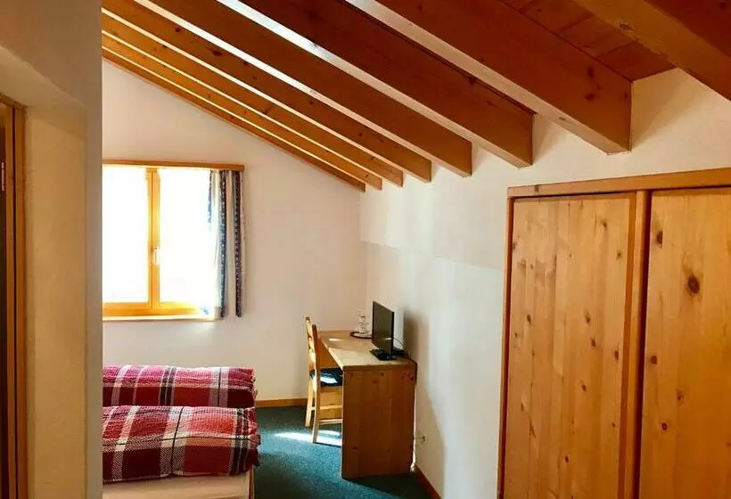 ユースホステル Gasthaus Alpenrose