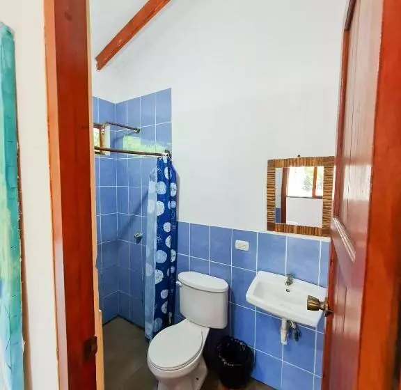 Retkeilymaja Surfing Turtle Lodge