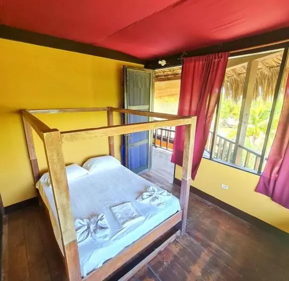 Retkeilymaja Surfing Turtle Lodge