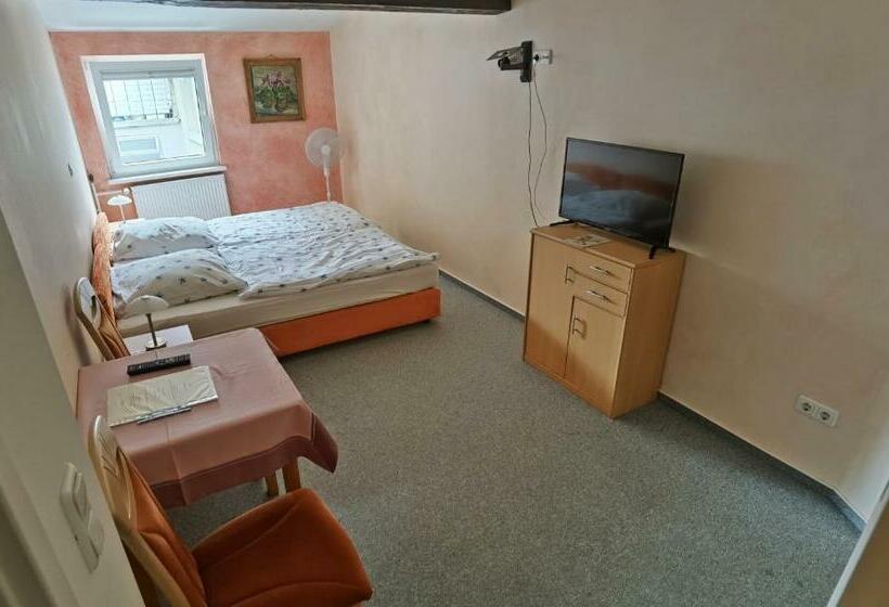 Retkeilymaja Zum Schwarzen Adler