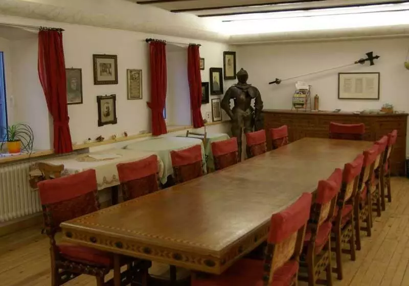 Retkeilymaja Zum Schwarzen Adler