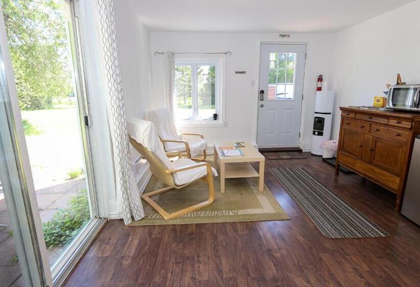 Bed & Breakfast Cedar Drive Inn