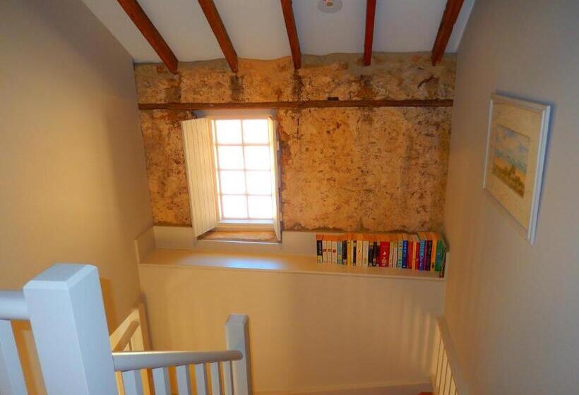 Bed and Breakfast Morialta Barns