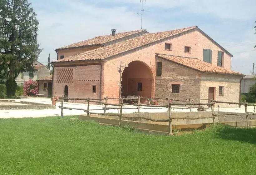 ホテル Agriturismo Olianina