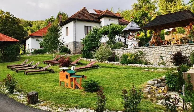 Hotelli Pensiunea Agroturistica Cerna, Vaideeni, Valcea