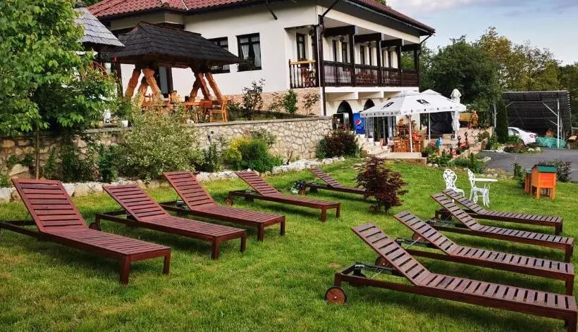 Hotelli Pensiunea Agroturistica Cerna, Vaideeni, Valcea