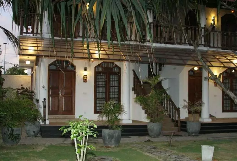 Hotelli Villa Jungle & Wiener