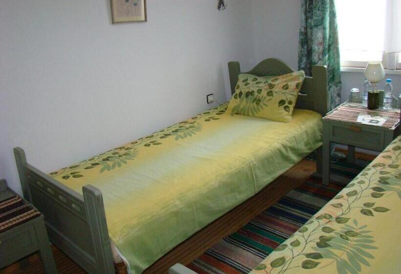 펜션 Bilkarskata Kashta