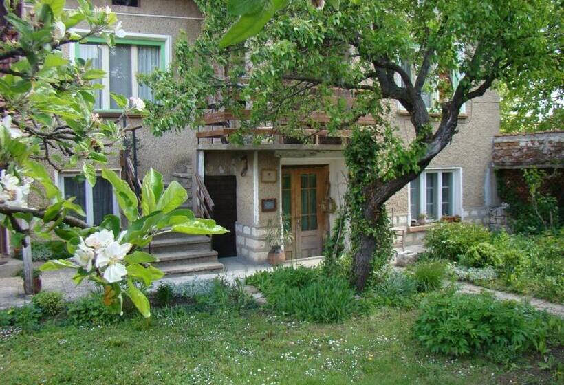 펜션 Bilkarskata Kashta