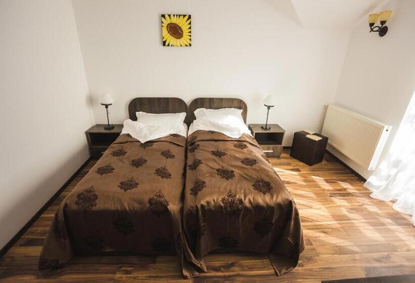 بنسيون Casa Cu Nuc