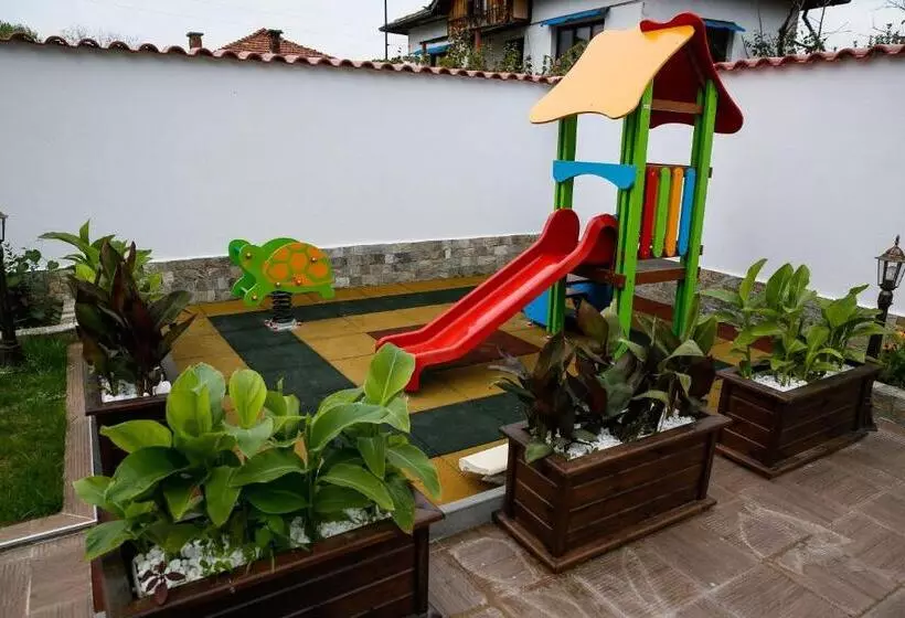 Majatalo Einstein House & Spa