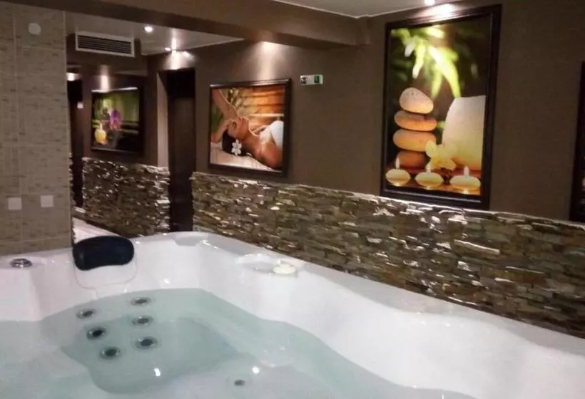 Majatalo Einstein House & Spa