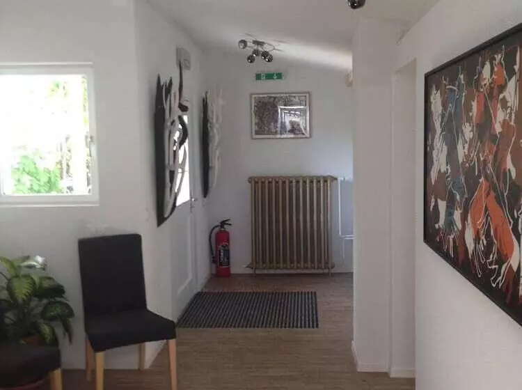 Retkeilymaja De La Gare