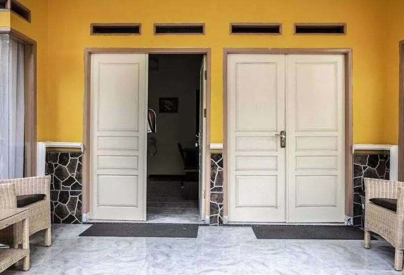 Hotelli Oyo 3115 Branti Raya Residence