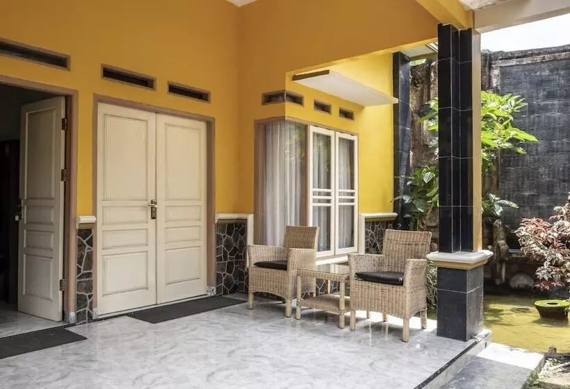 Hotelli Oyo 3115 Branti Raya Residence