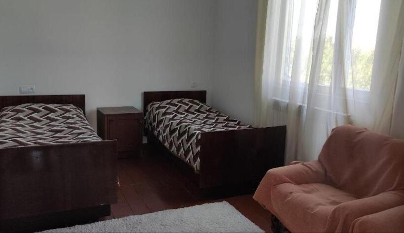 مبيت وإفطار Noosh Guesthouse