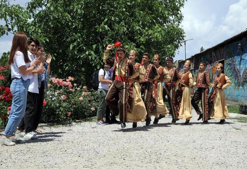 مبيت وإفطار Noosh Guesthouse