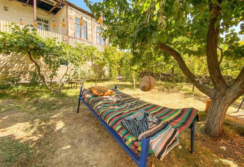 مبيت وإفطار Noosh Guesthouse