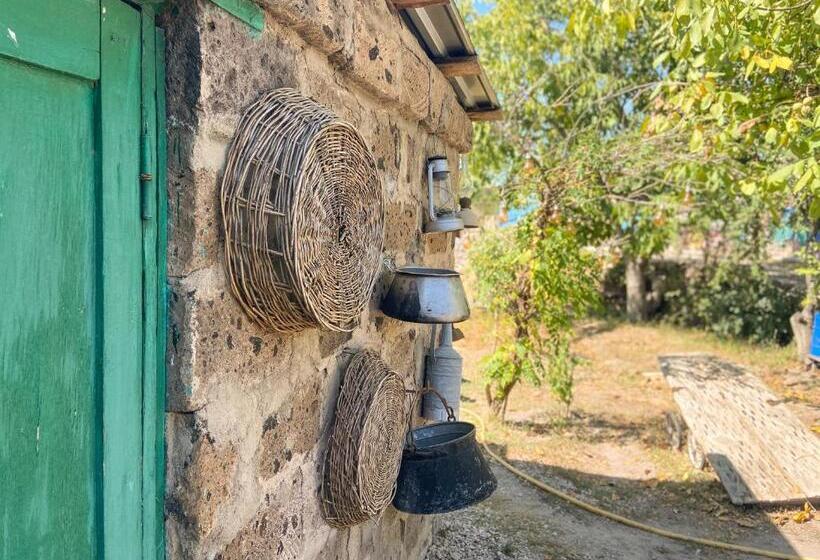 مبيت وإفطار Noosh Guesthouse